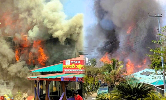 সাজেক ভ্যালিতে রিসোর্টে ভয়াবহ অগ্নিকাণ্ড প্রাকৃতিক সৌন্দর্যের মাঝে এক হৃদয়বিদারক ঘটনা